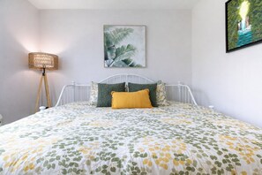 3 bedrooms, desk, iron/ironing board, travel cot - Beachfront Penthouse with Private Terrace, Ocean & El Yunque Views – Casa Bacci (Río Grande)