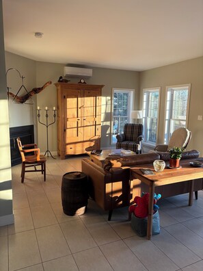 Living area - Gîte du lac Poisson Blanc B&B (NOTRE-DAME-DU-LAUS)