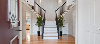 Indoor Pool Retreat • 5 Min to Zoo • Near Golf