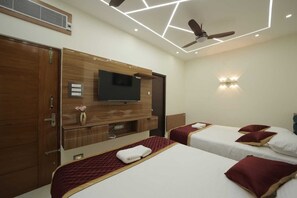 Deluxe Suite - Hotel SVR Grand (Puducherry)