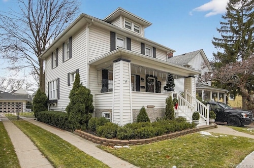 Wyandotte Gem - Sleeps 5 - Close to Water + Dining