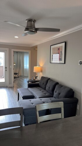 Lovely 2-bedroom condo in Redwood City perfect for your getaway