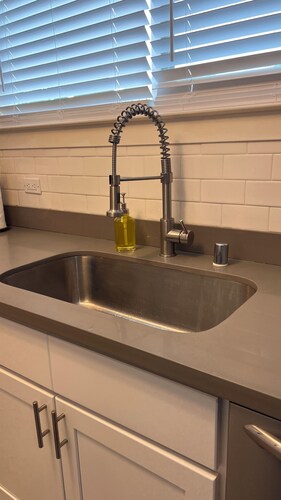 Lovely 2-bedroom condo in Redwood City perfect for your getaway