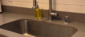 Lovely 2-bedroom condo in Redwood City perfect for your getaway