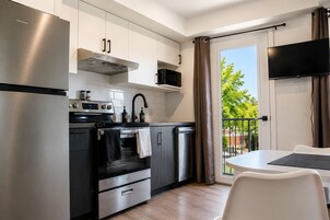 Fridge, microwave, oven, coffee/tea maker