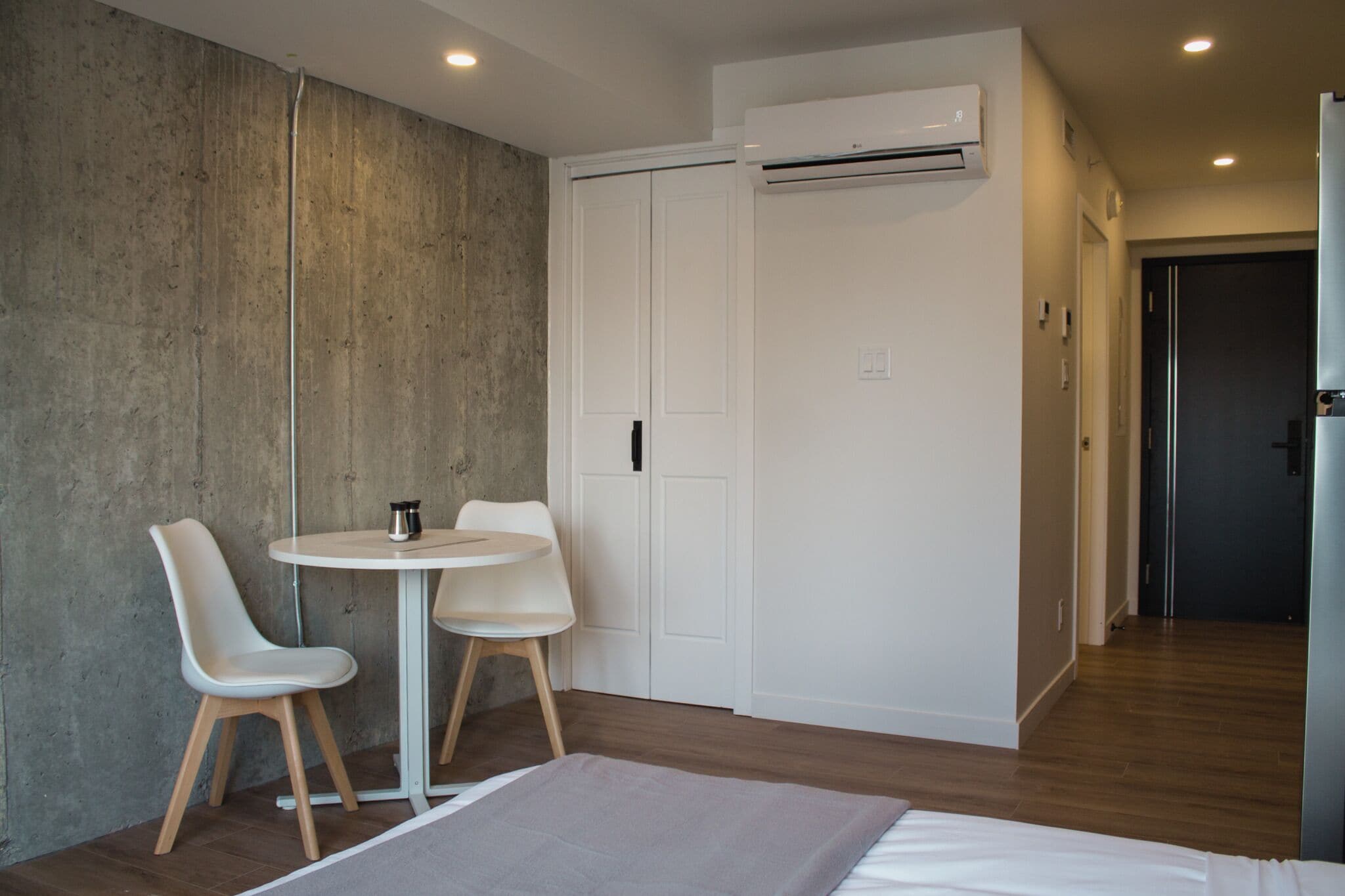 Blackout drapes, soundproofing, free WiFi, bed sheets