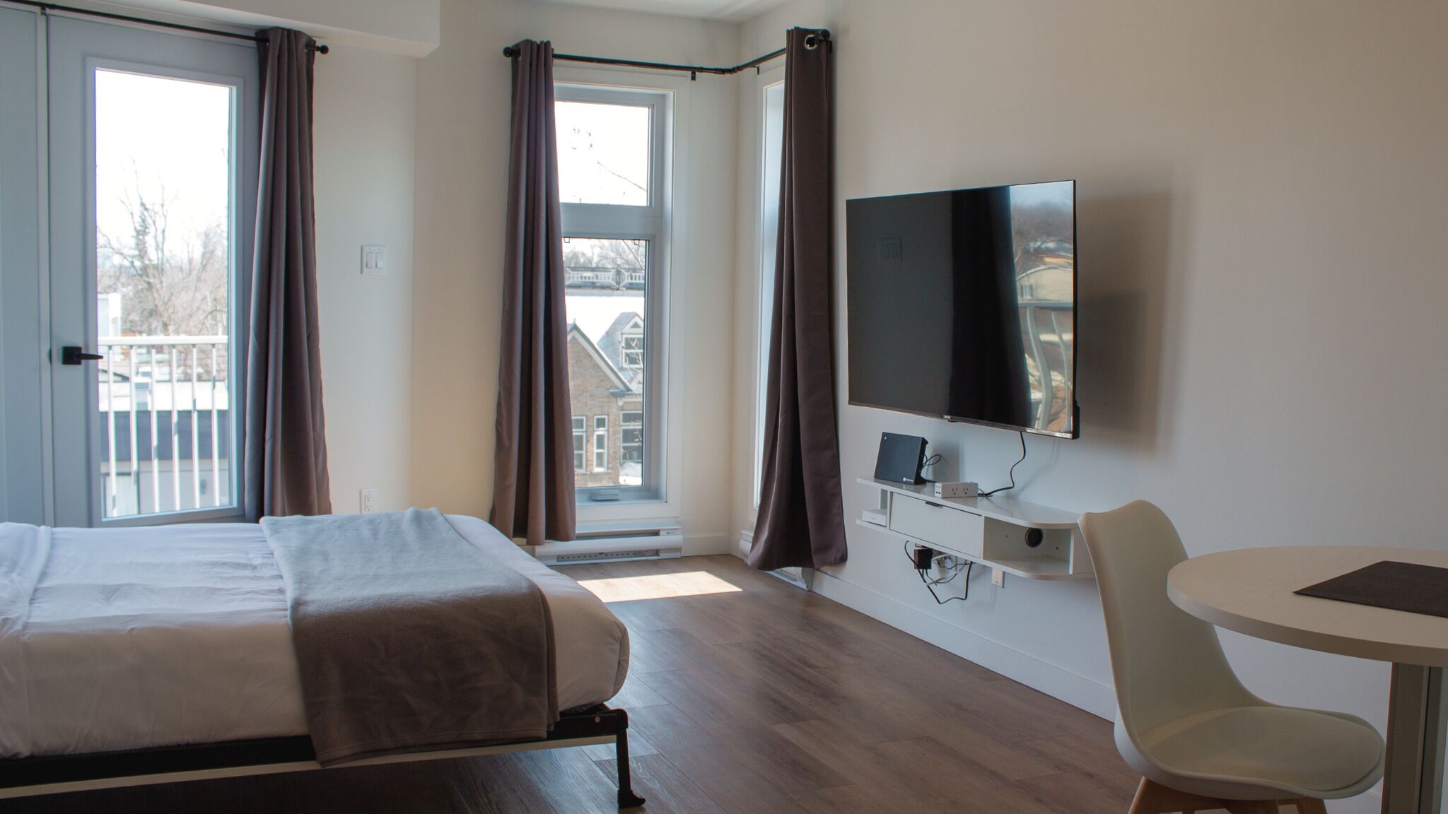 Blackout drapes, soundproofing, free WiFi, bed sheets