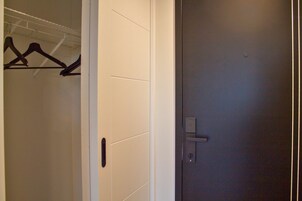 Studio Classique, balcon | Entrée intérieure
