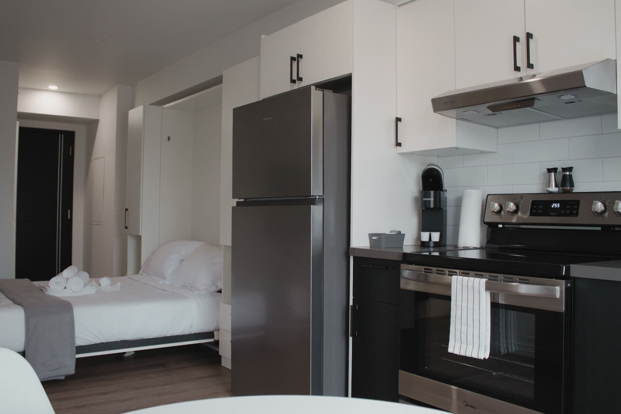 Fridge, microwave, oven, coffee/tea maker