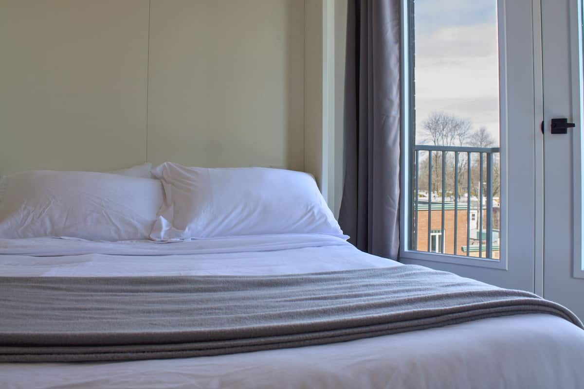 Blackout drapes, soundproofing, free WiFi, bed sheets