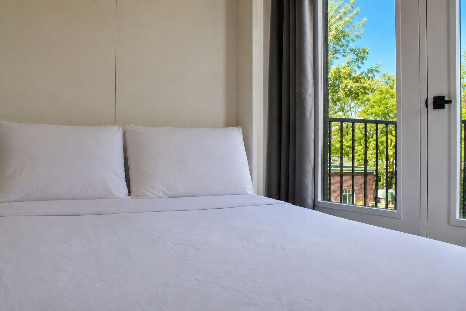 Blackout curtains, soundproofing, free WiFi, bed sheets
