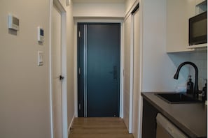 Blackout drapes, soundproofing, free WiFi, bed sheets - Appart'hôtel Viveo - Par Aneyro (Québec)