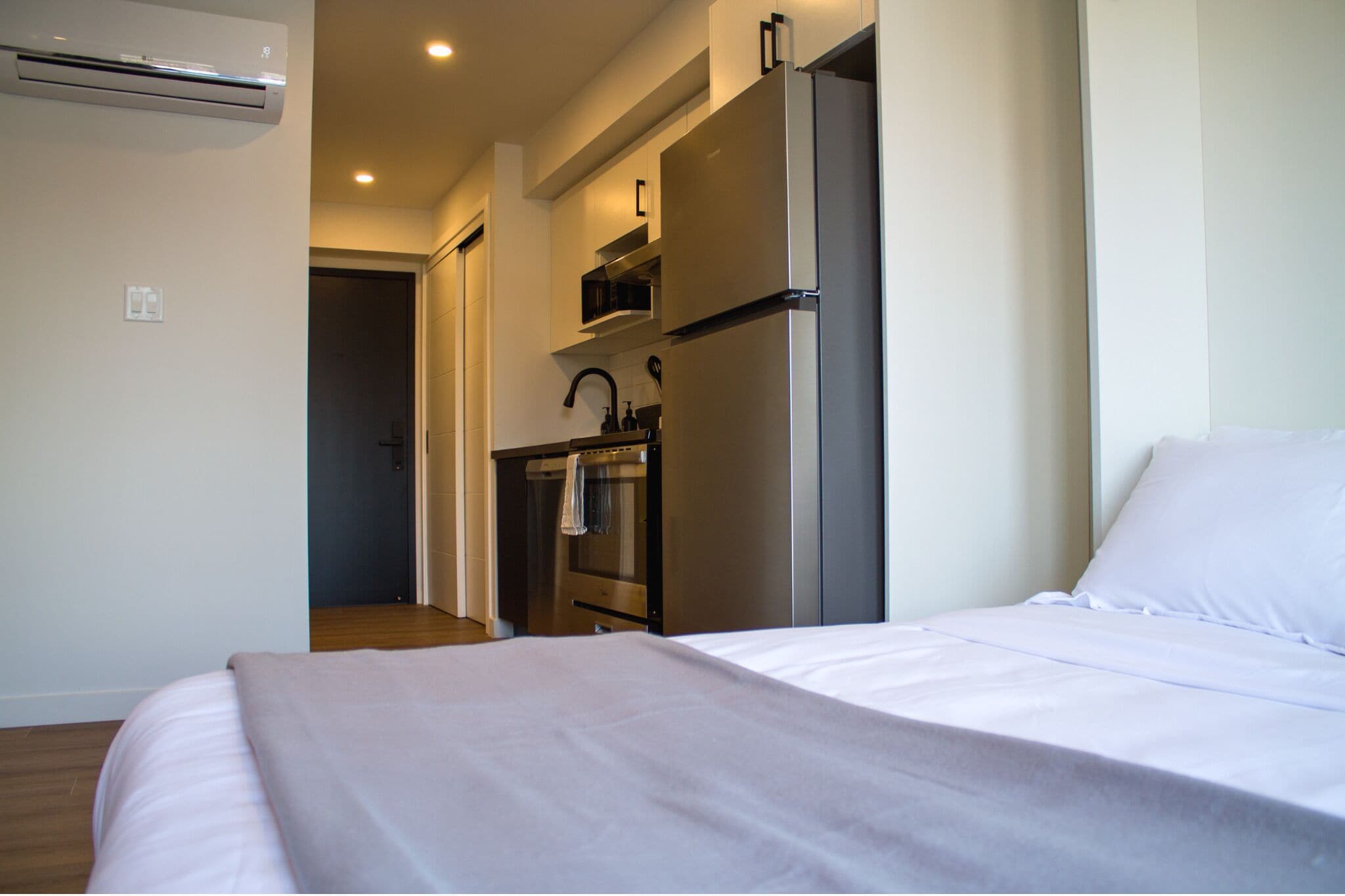 Blackout drapes, soundproofing, free WiFi, bed sheets