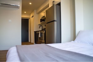 Blackout drapes, soundproofing, free WiFi, bed sheets - Appart'hôtel Viveo - Par Aneyro (Québec)