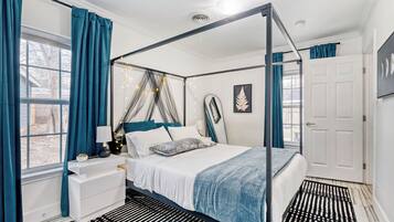 2 Schlafzimmer, Schreibtisch, Bügeleisen/Bügelbrett, Reisekinderbett
