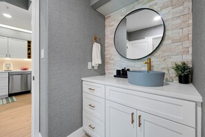 Hair dryer, towels, soap, toilet paper - Magical Mickey Retreat, Free Shuttle, Free Parking (Orlando)