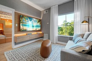 Living area - Magical Mickey Retreat, Free Shuttle, Free Parking (Orlando)