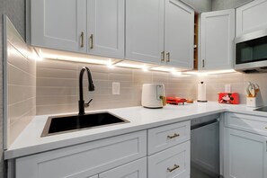 Private kitchen - Magical Mickey Retreat, Free Shuttle, Free Parking (Orlando)