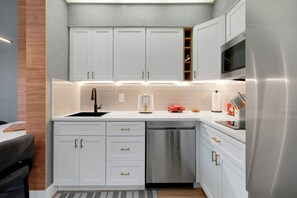 Private kitchen - Magical Mickey Retreat, Free Shuttle, Free Parking (Orlando)