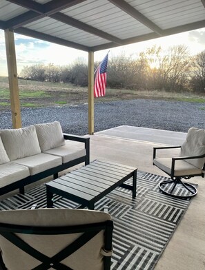 Terrace/patio - Cozy 3-BR house near Fossil Creek Ranch. Fitzhugh,Ok! All the comforts of home! (Fitzhugh)