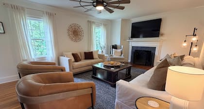 Charming Clemson Retreat Near Campus, The Walker Course, & Lake Hartwell