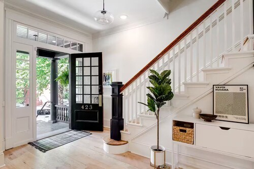Historical Fan District Home  Walkable & Clean