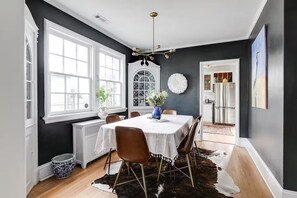 Dining - Relaxing & Quiet Retreat Fully Fenced Backyard (Richmond)