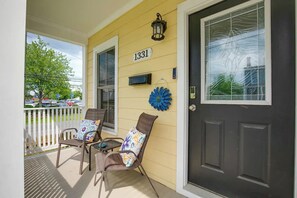 Terrace/patio - RVA Retreat Sauna  Relaxing Home Fenced Yard (Richmond)