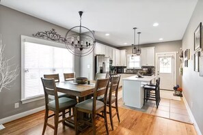 Dining - RVA Retreat Sauna  Relaxing Home Fenced Yard (Richmond)