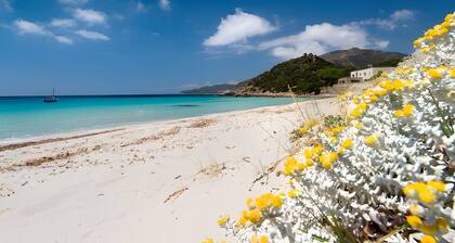 Casa Lua Villasimius – Cozy Independent Villa with Private Courtyards and Parking