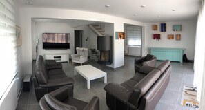 Living area - Vrbo Property (Capbreton)