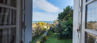 Family home with sea view: garden & beach nearby