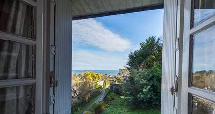 Maison familiale vue mer: jardin & plage proche