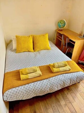 5 habitaciones, escritorio, internet y ropa de cama 