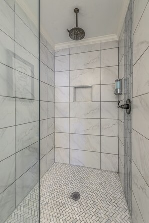 Shower, hair dryer, towels, soap - Cozy, Life Size Games, Coffee Station, Rain Shower, Close to Downtown! (Raleigh)