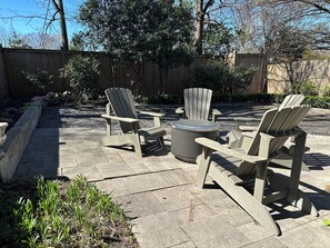 Terrace/patio - Luxury Bungalow- Walkable, SAUNA & COLDPLUNGE (Atlanta)
