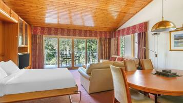 In-room safe, iron/ironing board, bed sheets