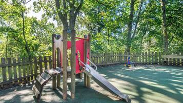 Children’s play area – outdoor