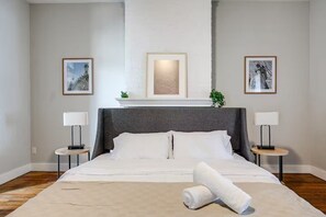 2 bedrooms, iron/ironing board, WiFi, bed sheets - Walk to VCU & Allianz Amphitheater  Cozy & Clean (Richmond)