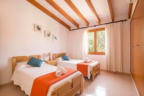 3 chambres, fer et planche à repasser, lit parapluie, Wi-Fi gratuit