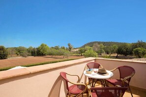 Outdoor dining - Villa Roqueta (Pollença)