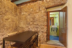 Dining - Apartment 'Way To Castle - Alfama 6' with Wi-Fi and Air Conditioning (Lisboa)