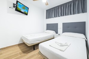 1 slaapkamer, een strijkplank/strijkijzer, gratis wifi, beddengoed