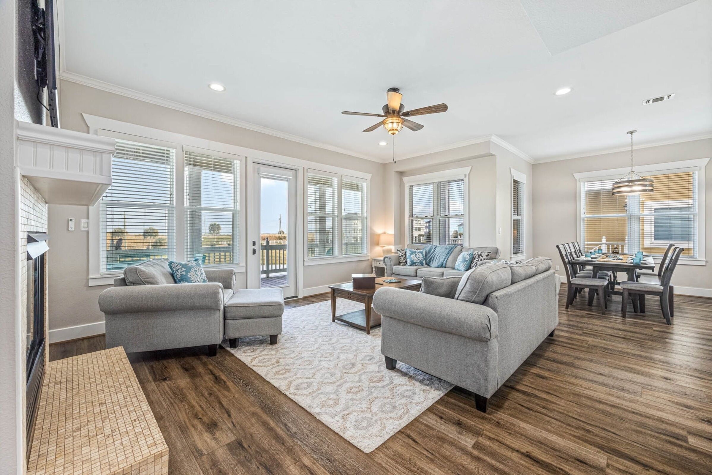 ハウス 5 ベッドルーム | リビング エリア