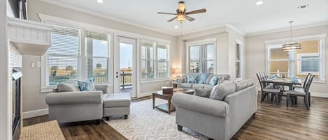 Casa, 5 habitaciones | Área de sala de estar