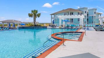 House, 5 Bedrooms | Pool