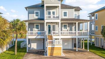 House, 5 Bedrooms | Exterior