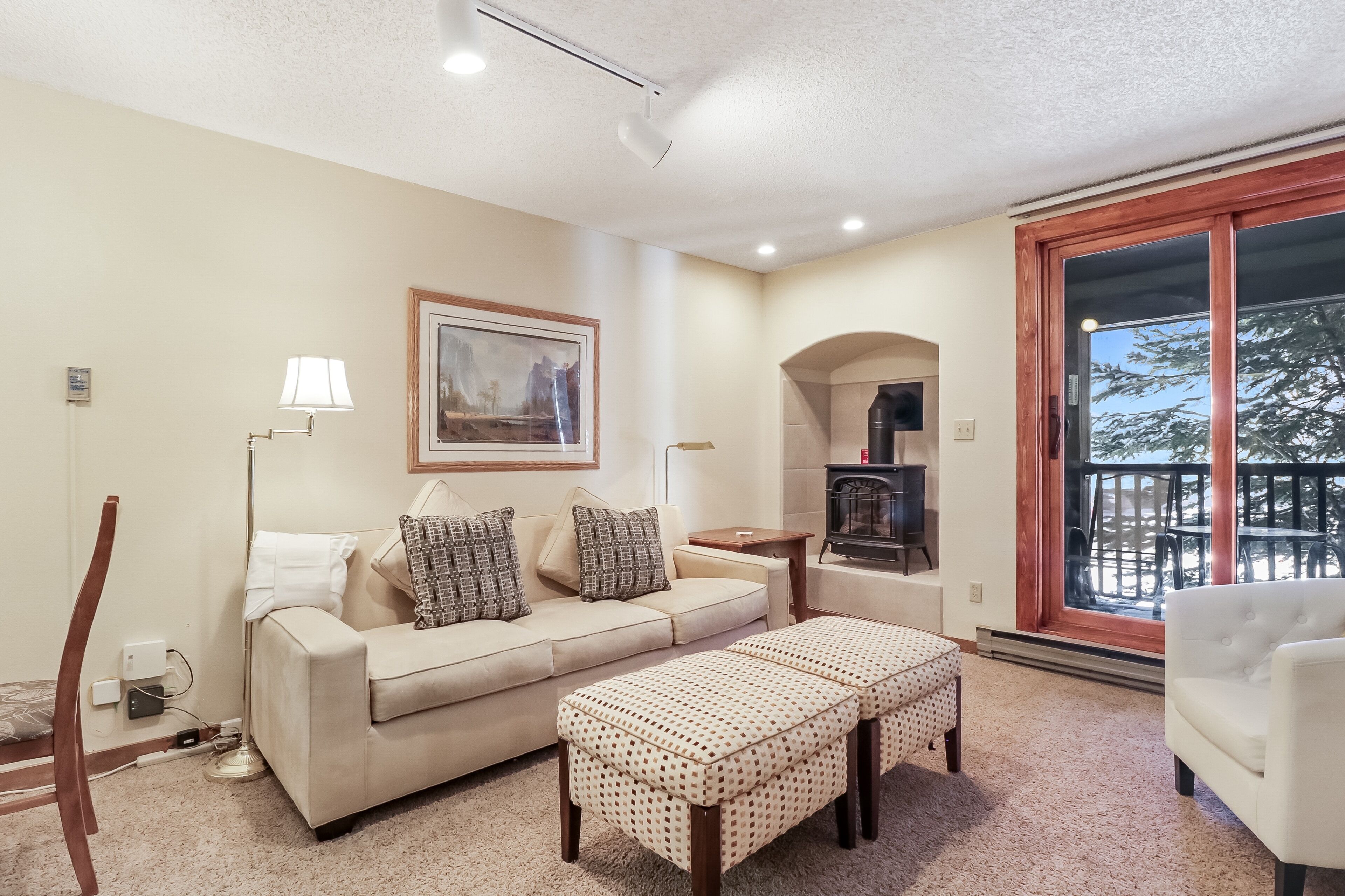 Condo, 1 Bedroom | Living area