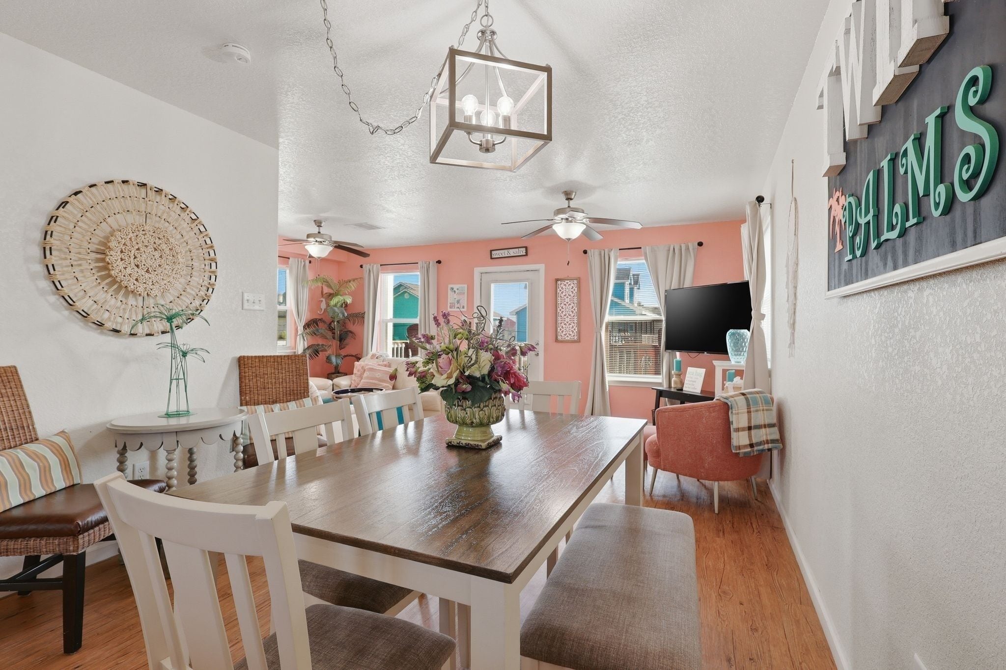 House, 3 Bedrooms | Tempat makan