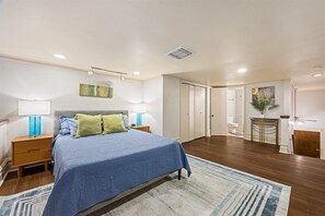 House, 1 Bedroom - Blue Tuna Loft 1 Bedroom Home (Galveston)